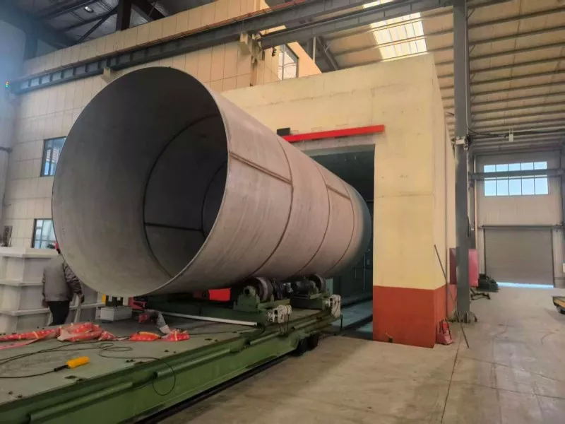 Apa yang Menjadikan Paip Dikimpal Keluli Tahan Karat Diameter Lebih Besar Penting untuk Sistem Perindustrian Moden?